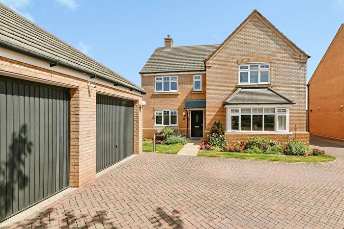 5 Bedroom Detached House For Sale In Swallow View, Lower Stondon, Henlow, SG16