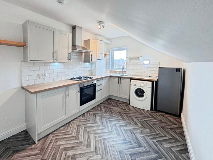 3 Bedroom Apartment To Rent In Flat, NG2