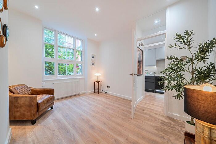 1 Bedroom Apartment For Sale In Clerkenwell Road, London, EC1R