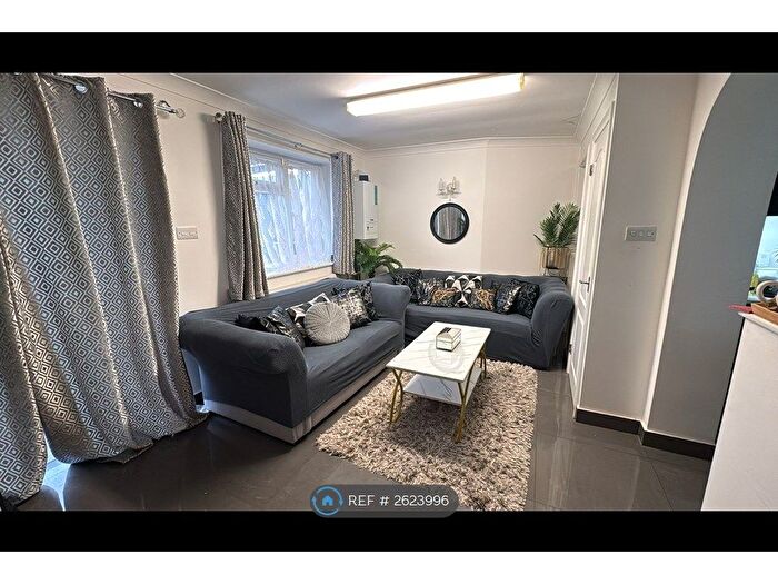 2 Bedroom Maisonette To Rent In Beechwood Avenue, Sunbury On Thames, TW16