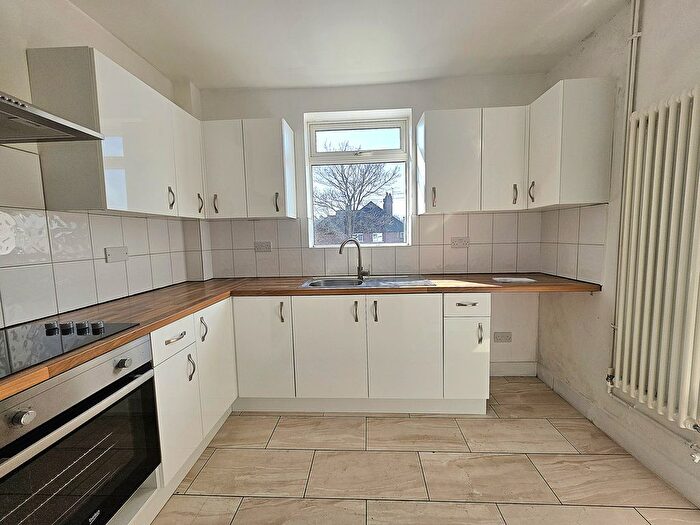 3 Bedroom Flat To Rent In Kingsway, West Wickham, BR4