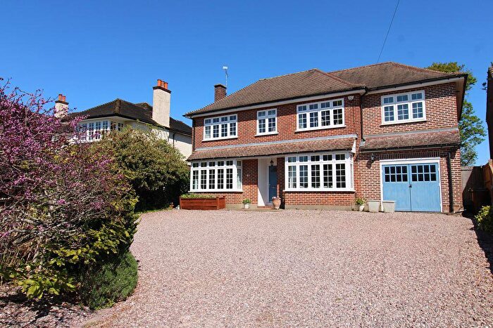 5 Bedroom Detached House For Sale In Longdown Lane North, Epsom, KT17