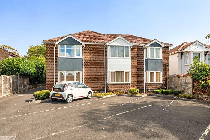 1 Bedroom Flat For Sale In Station Road, Netley Abbey, SO31