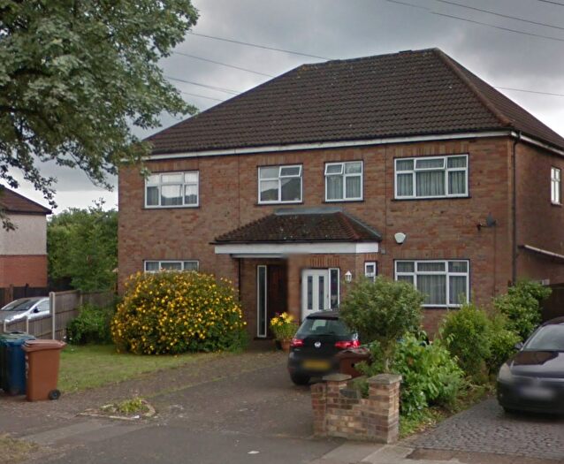 2 Bedroom Flat To Rent In Kenton Lane, Harrow, HA3