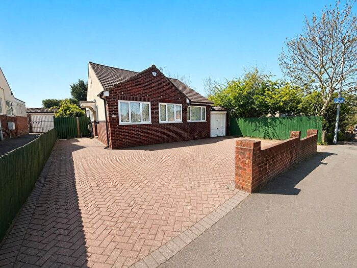3 Bedroom Detached House For Sale In Laburnham Grove, Warden Hills, Luton, Bedfordshire, LU3