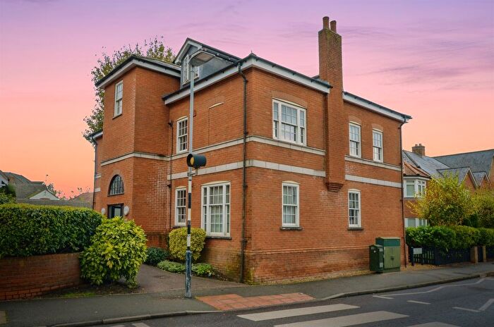 2 Bedroom Flat For Sale In Bridge Road, Hunton Bridge, Kings Langley, WD4