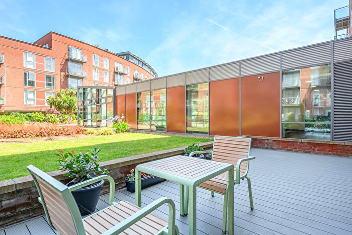 1 Bedroom Flat For Sale In The Heart, Walton-On-Thames, KT12