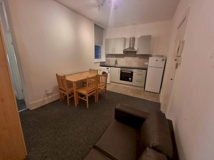 2 Bedroom Flat To Rent In Finchley Road, London, NW11