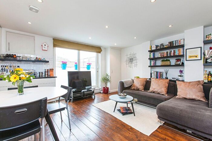 2 Bedroom Flat For Sale In Blackstock Road, London, N5