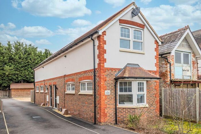 1 Bedroom Semi-Detached House To Rent In Yattendon Road, Horley, RH6