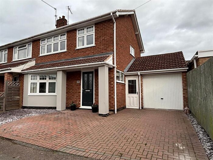 3 Bedroom Semi Detached House For Sale In Tysoe Hill, Glenfield, Leicester, LE3