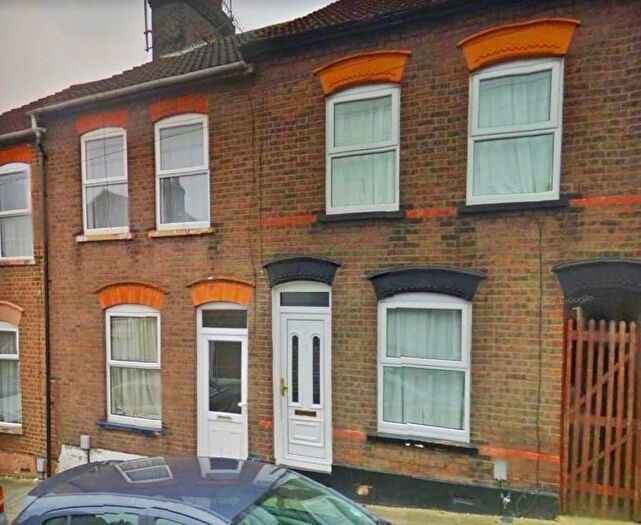 3 Bedroom Terraced House To Rent In Tennyson Road, Luton, Bedfordshire, LU1