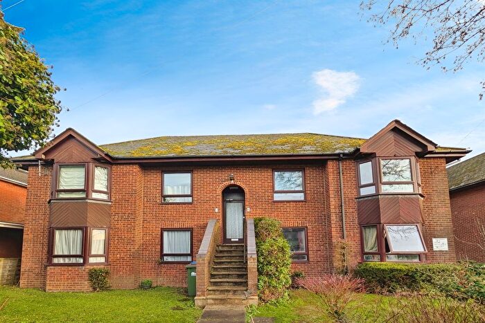 1 Bedroom Flat To Rent In The Pines, SO16