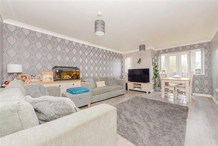 2 Bedroom Flat For Sale In Guinness Drive, Wainscott, Rochester, Kent, ME3