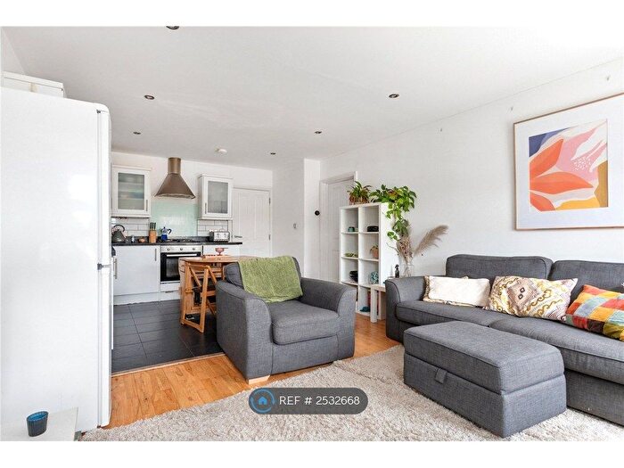 3 Bedroom Flat To Rent In Charlmont Road, London, SW17