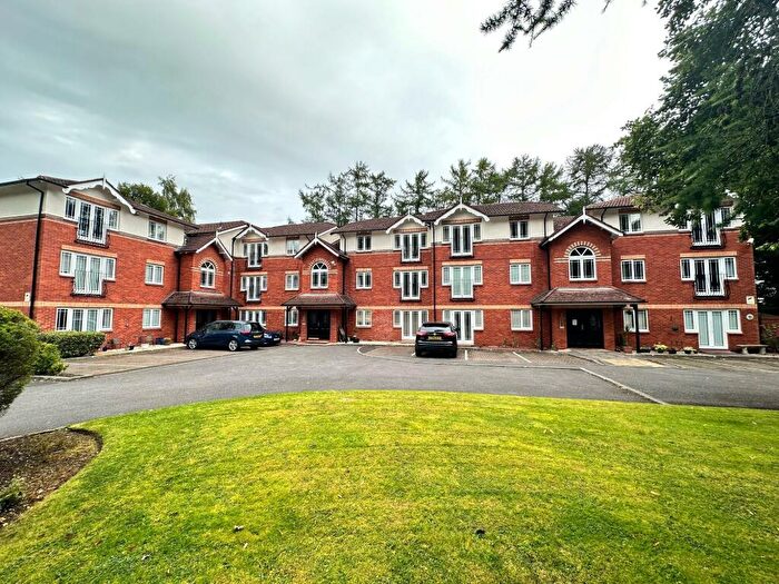 2 Bedroom Flat To Rent In Kendal Road, Macclesfield, SK11