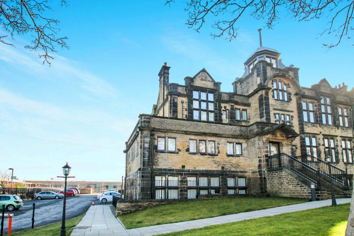 2 Bedroom Apartment To Rent In Richardshaw Lane, Pudsey, Leeds, LS28