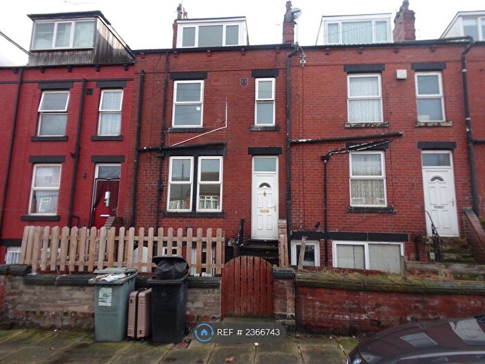 2 Bedroom Terraced House To Rent In Longroyd View, Leeds, LS11
