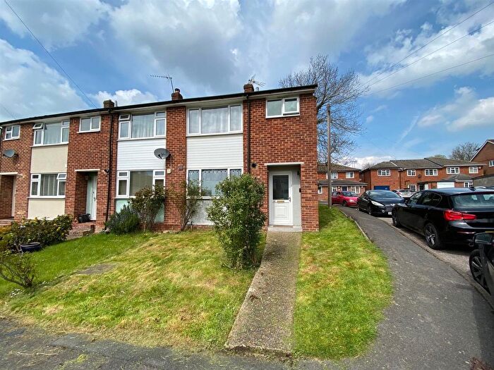 3 Bedroom Semi-Detached House For Sale In Tanhouse Lane, Wokingham, Berkshire, RG41