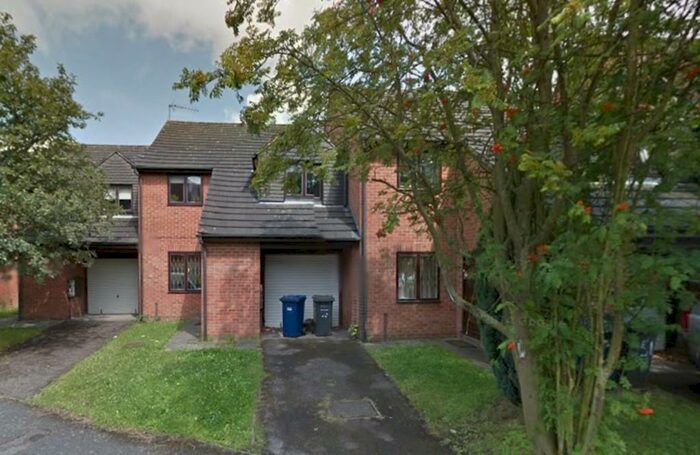 5 Bedroom Semi-Detached House To Rent In Wheatley Close, Hendon, London, NW4