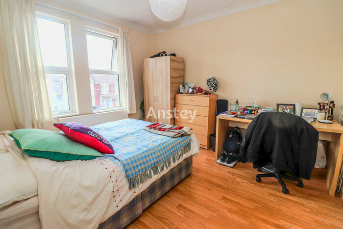 4 Bedroom Semi-Detached House To Rent In Langhorn Road, Southampton, SO16