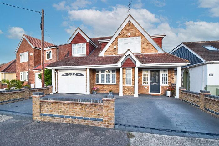 4 Bedroom Detached House For Sale In Stanley Road North, Rainham, RM13