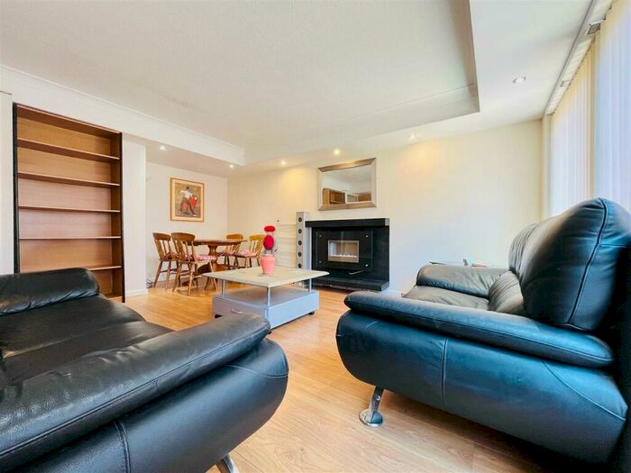 3 Bedroom Terraced House To Rent In Moss House Close, Birmingham, B15