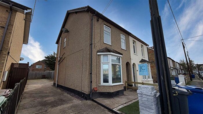 1 Bedroom Maisonette For Sale In Salisbury Avenue, Stanford-Le-Hope, Essex, SS17