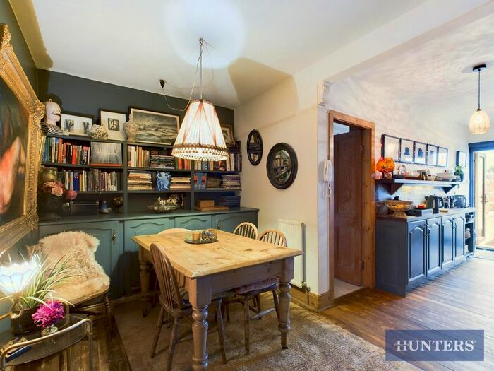 2 Bedroom Flat For Sale In Esplanade, Scarborough, YO11
