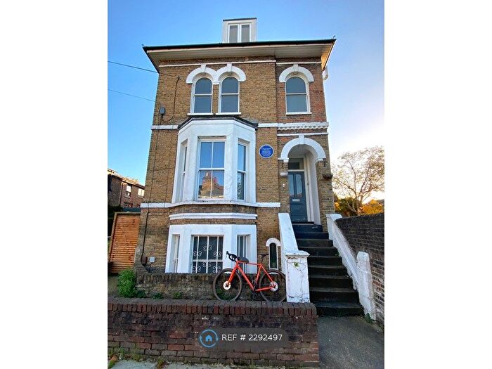 2 Bedroom Flat To Rent In Peckham Rye, London, SE15