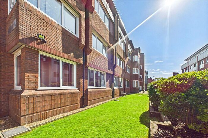 2 Bedroom Apartment To Rent In Cantelupe Road, East Grinstead, West Sussex, RH19