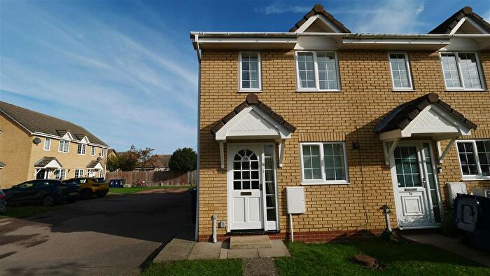 End Terrace House To Rent In Moat Way, Swavesey, CB24