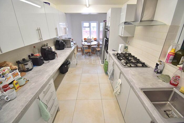 7 Bedroom Terraced House To Rent In Radstock Road, Reading, RG1