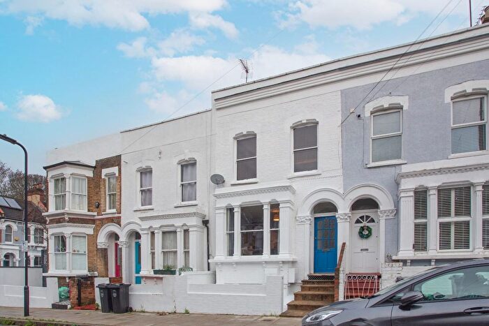 3 Bedroom Flat For Sale In Martaban Road, London, N16