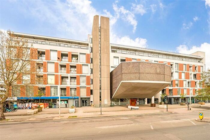 2 Bedroom Flat To Rent In Wandsworth Road, South Lambeth, SW8