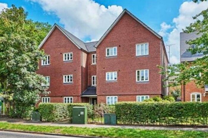 2 Bedroom Apartment For Sale In Page Place, Frogmore, St. Albans, Hertfordshire, AL2