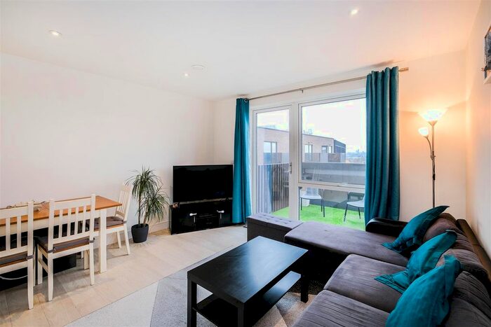 1 Bedroom Flat For Sale In Chaplin House, Hoe Street, Walthamstow, E17