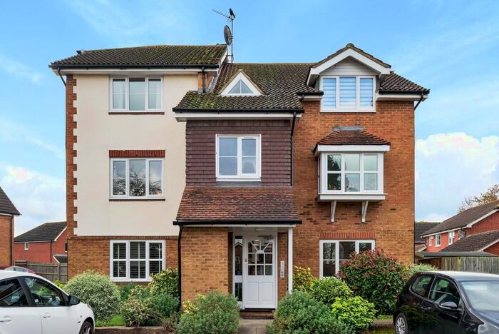 2 Bedroom Flat To Rent In Sullivans Reach, Walton-On-Thames KT12