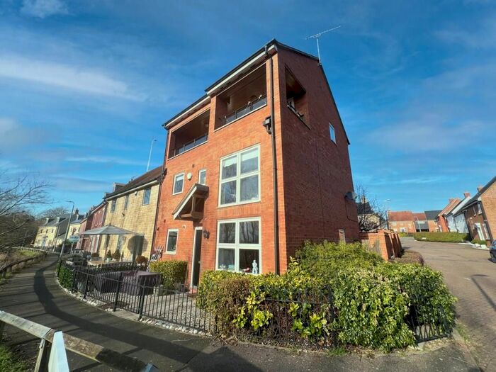 4 Bedroom End Of Terrace House To Rent In Wagstaff Way, Olney, MK46