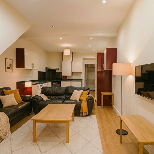 6 Bedroom House To Rent In Tiverton Road - Bed, Selly Oak, West Midlands, B29