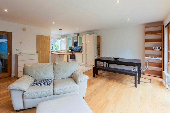 3 Bedroom Property To Rent In Rush Common Mews, Streatham Hill, London, SW2