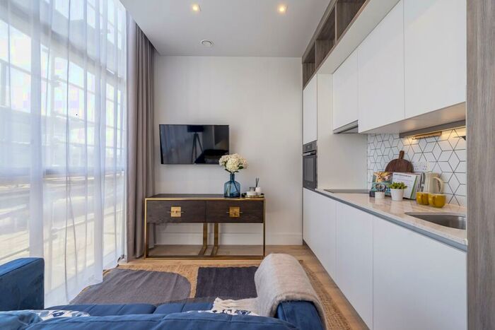 Apartment To Rent In Station Road, Addlestone, KT15