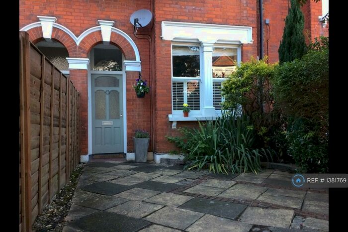 2 Bedroom Flat To Rent In Dunstans Road, London, SE22