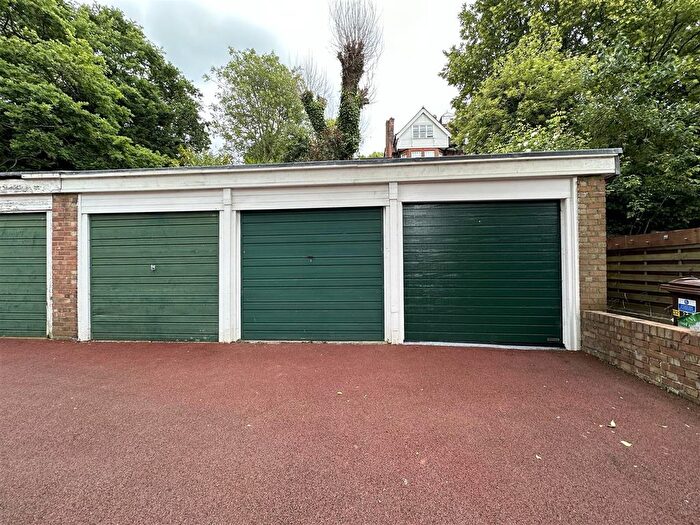 Garage / Parking To Rent In Netherall Gardens, Hampstead, NW3