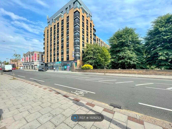 3 Bedroom Flat To Rent In Charter House, Ilford, IG1