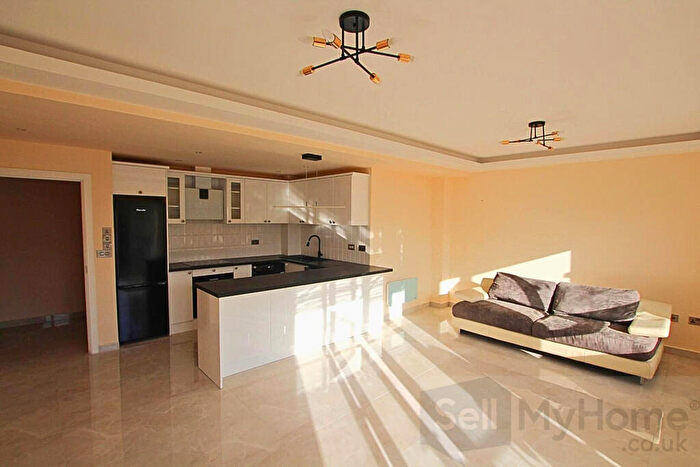 2 Bedroom Flat For Sale In The River Buildings, Western Road, Leicester, LE3