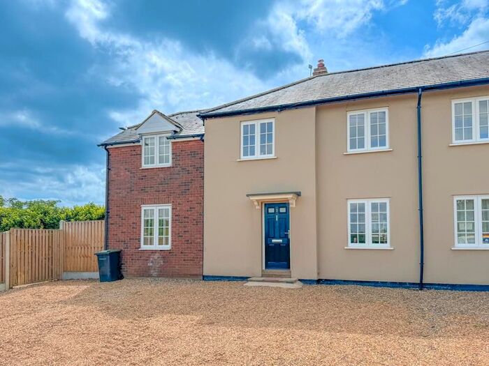 3 Bedroom Semi-Detached House To Rent In Northfield Farm Cottage, Great Lane, MK45