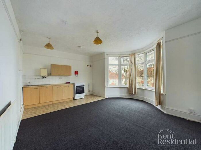1 Bedroom Property To Rent In Room Only, Maidstone Road, Chatham, ME4