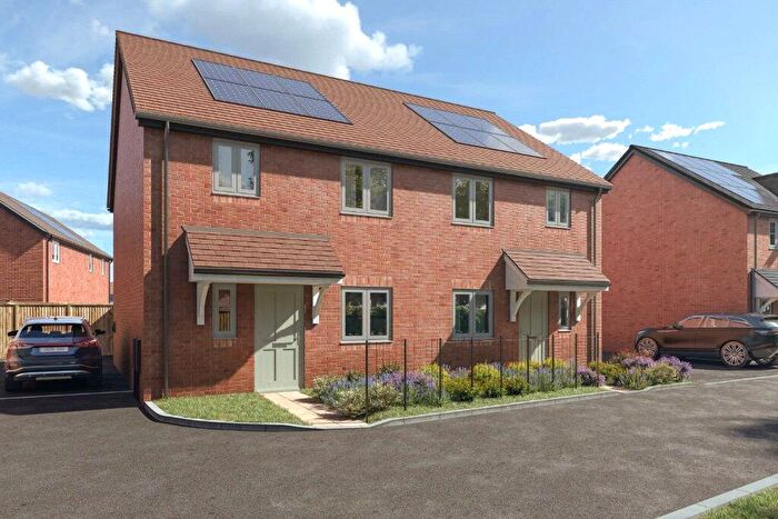 3 Bedroom Semi-Detached House For Sale In Bagshot Close, Kettering, Northamptonshire, NN16