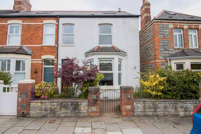 3 Bedroom End Of Terrace House To Rent In Station Road, Penarth, CF64